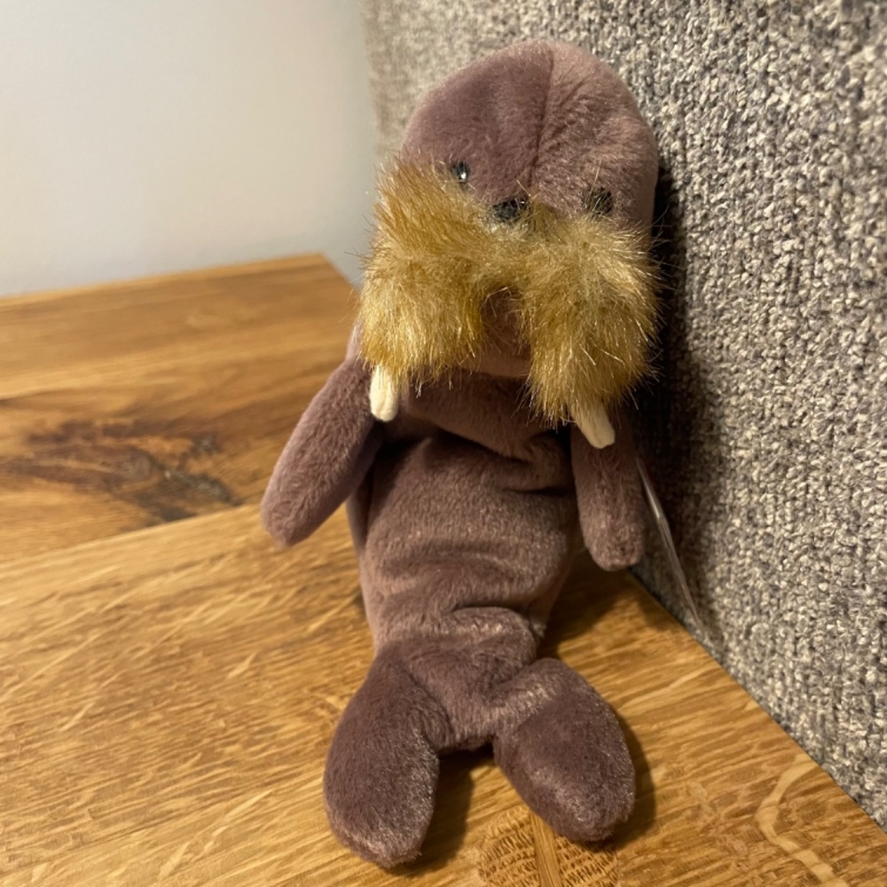 Jolly Walrus Ty Beanie Babies Brown 1996 – New Tag Protector VINTAGE